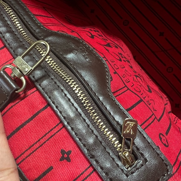 Louis Vuitton Purse with Wristlet❤️🔥 - Picture 5 of 8